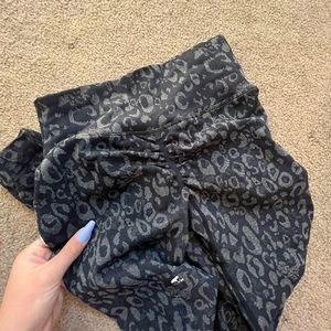 cross waist leopard seamless scrunch leggings